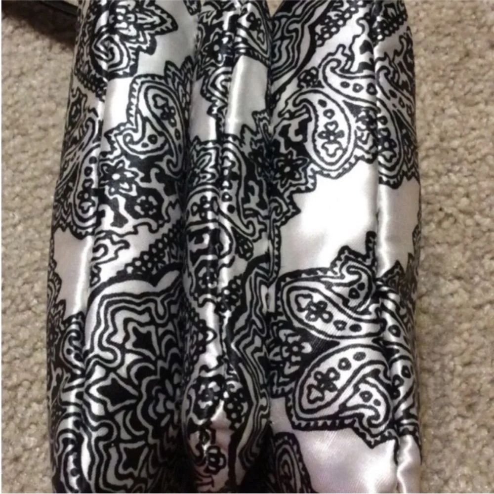 LONDON SOHO NEW YORK Black And White Paisley Wristlet